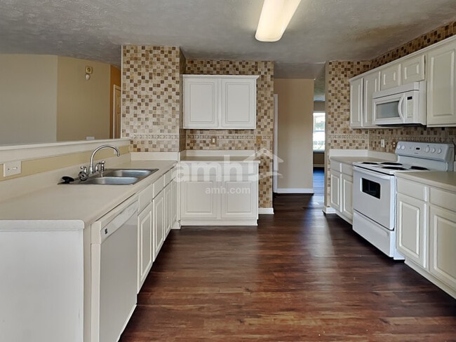 Building Photo - 2853 Park Knoll Dr