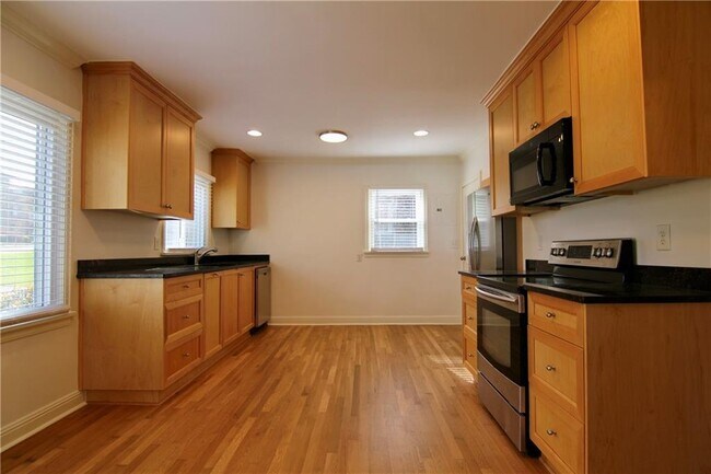 Building Photo - 1482 Dresden Dr NE