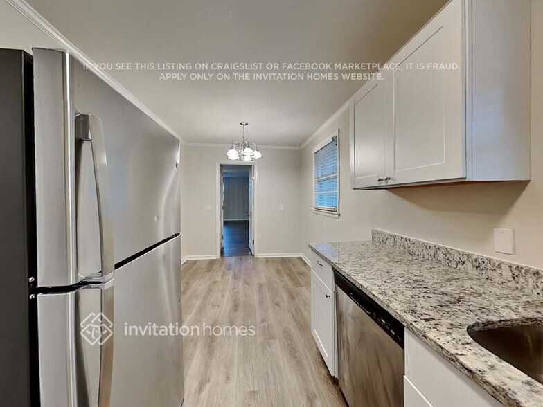 Building Photo - 562 Whispering Hills Dr