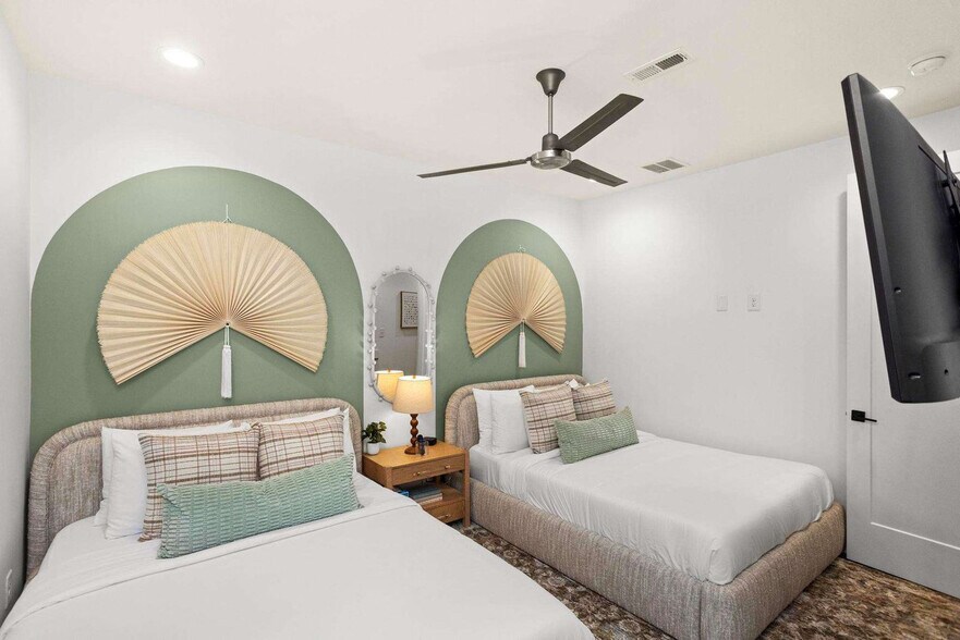 Building Photo - 1714 8th Ave S