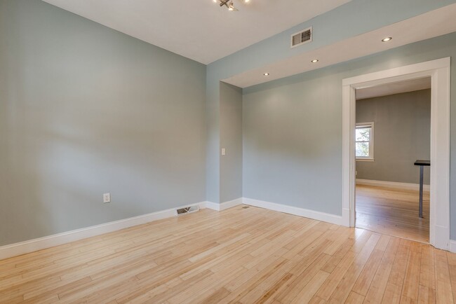 Building Photo - 2319 Berg St