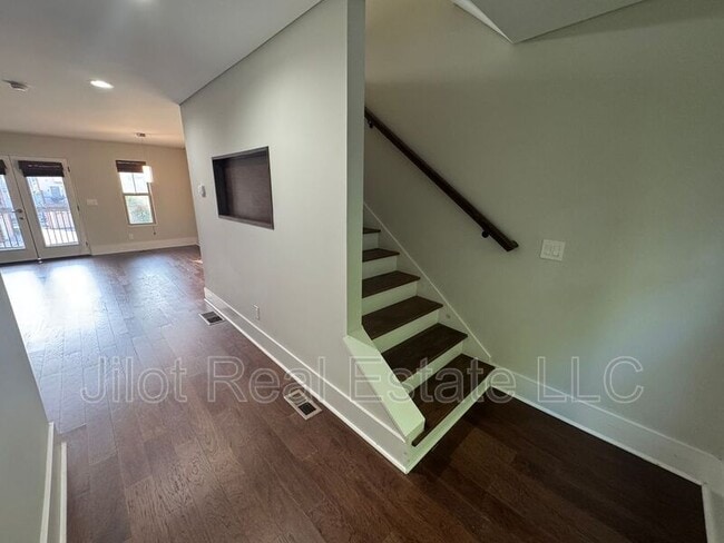 Building Photo - 1280 Dahlgren Lane