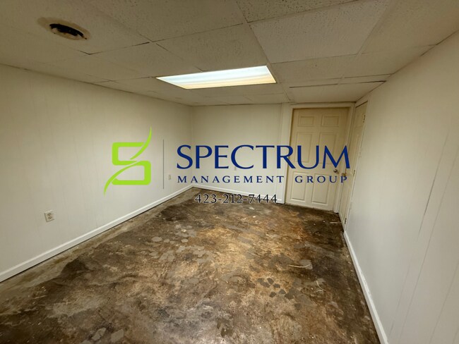 Building Photo - 1148 Lake Dr