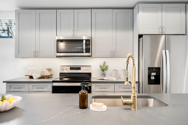Building Photo - Spacious 5-Bedroom Duplex in Denver Near Sloan’s Lake