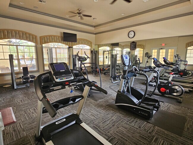 Building Photo - 8308 Myrtlewood Cir W