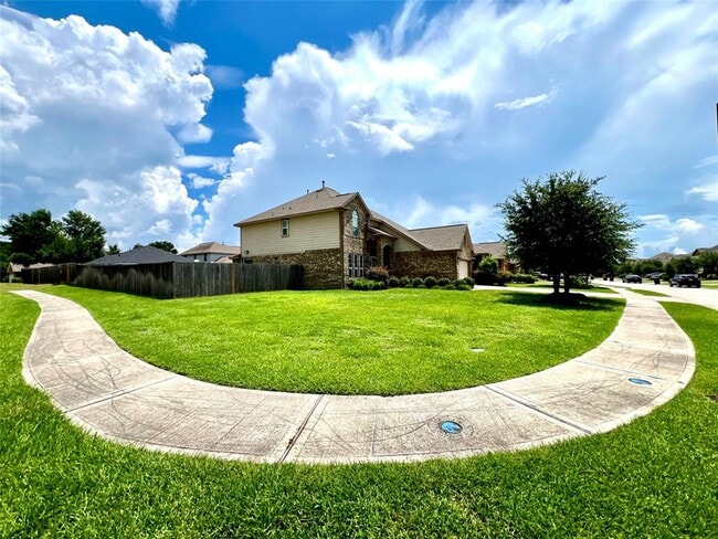 Building Photo - 21203 Flowering Dogwood Cir