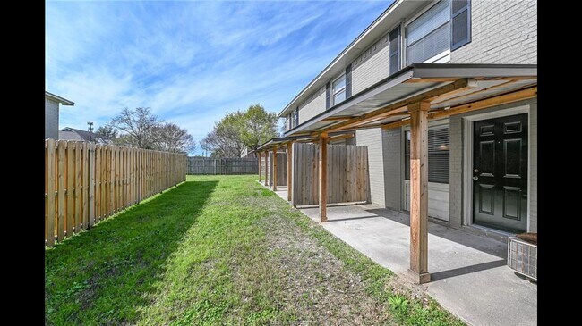 Primary Photo - 1408 Summit St