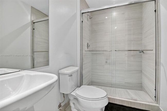 Building Photo - 5000 Island Estates Dr