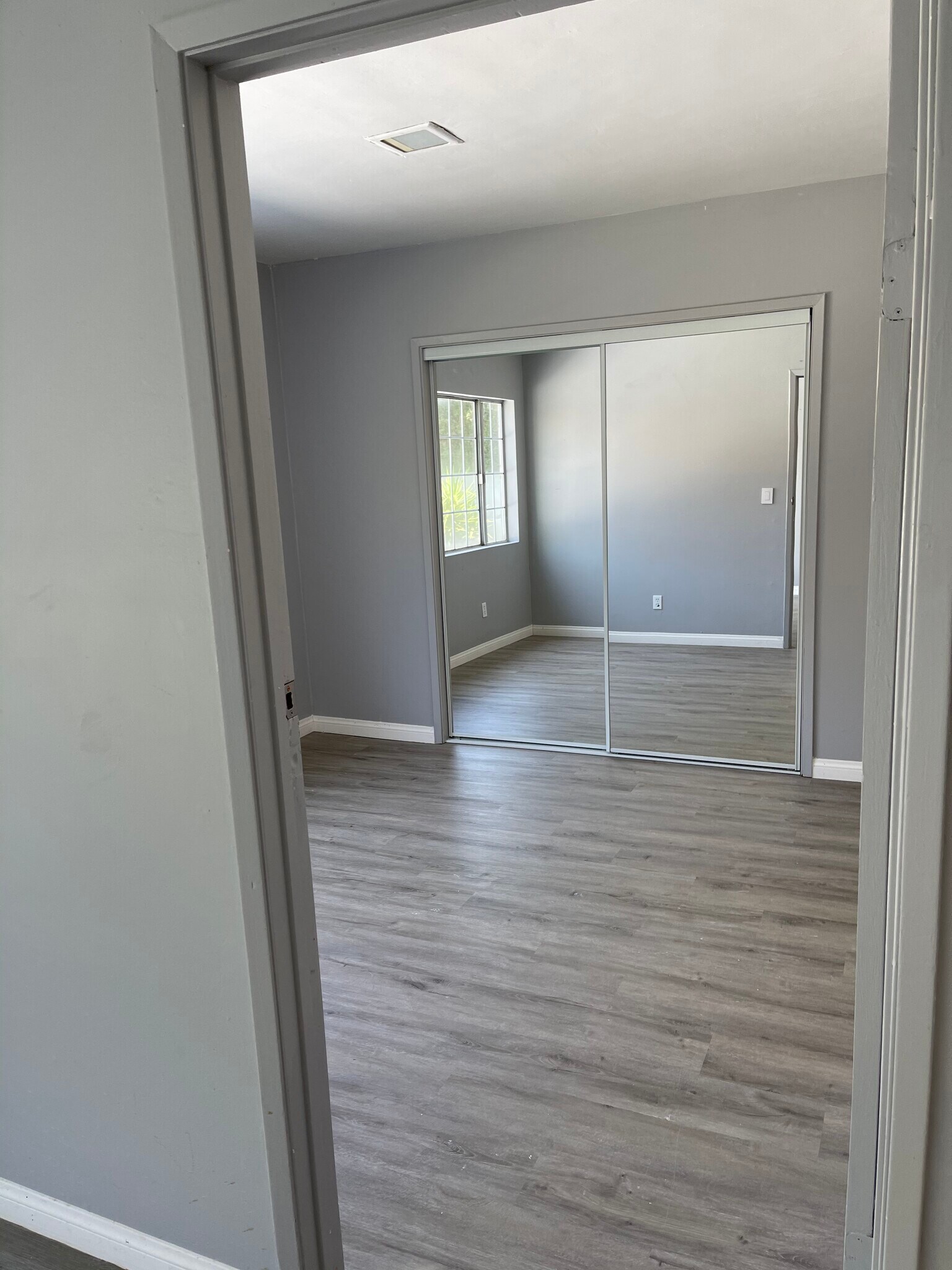 Downstairs bedroom - 15013 Hartsook St
