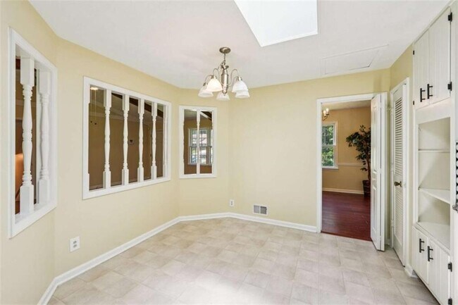 Building Photo - 498 Cole Dr SW