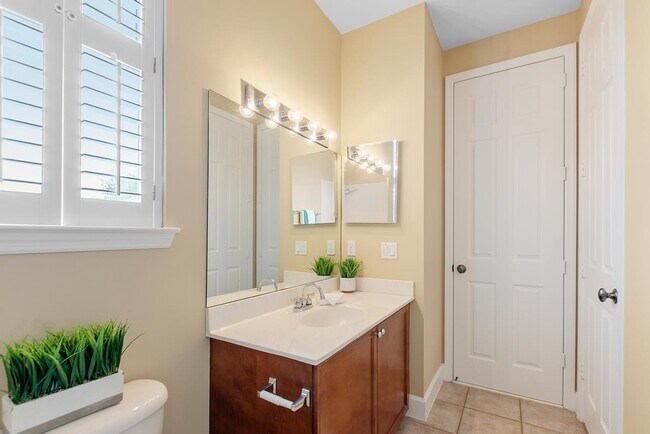 Building Photo - 4244 Grove Park Dr