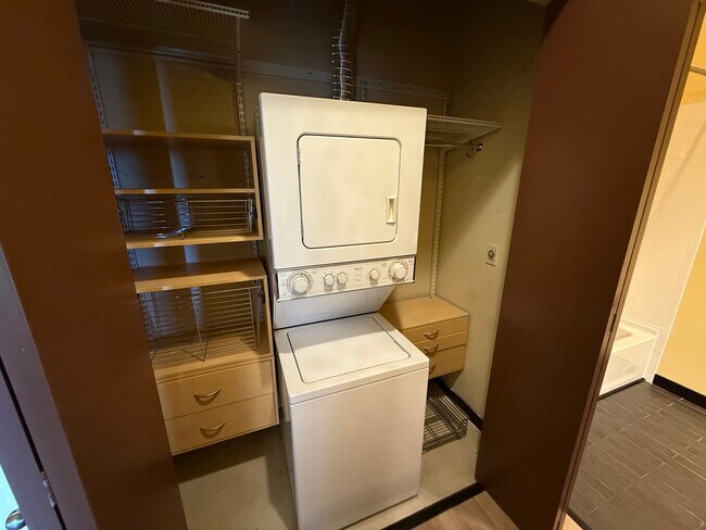 Building Photo - 655 Crockett St