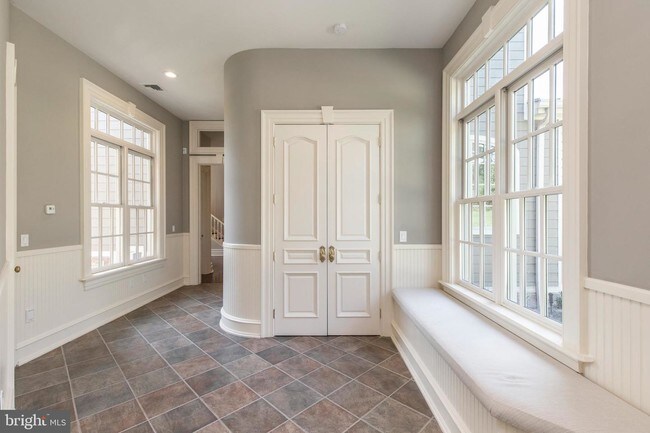 Building Photo - 2115 Pony Trail Dr