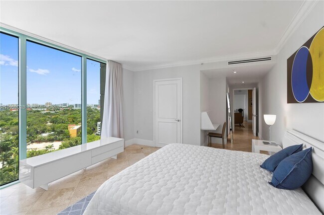 Building Photo - 3400 SW 27th Ave