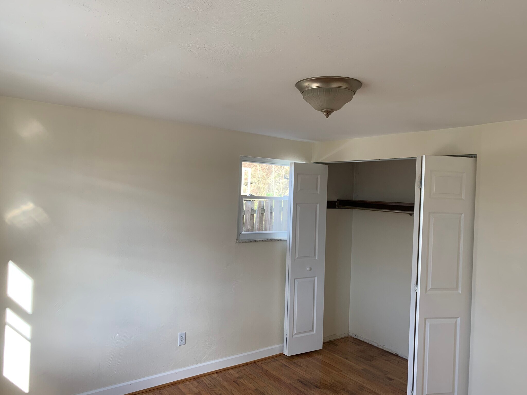 Building Photo - 4268 Sample Ct