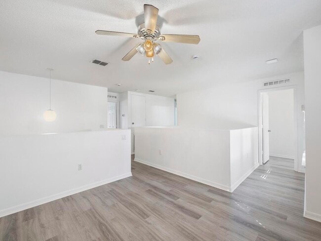 Building Photo - 981 SW McElroy Ave