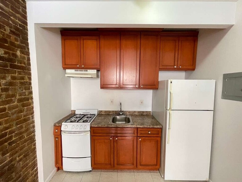 Building Photo - 568 W 187th St