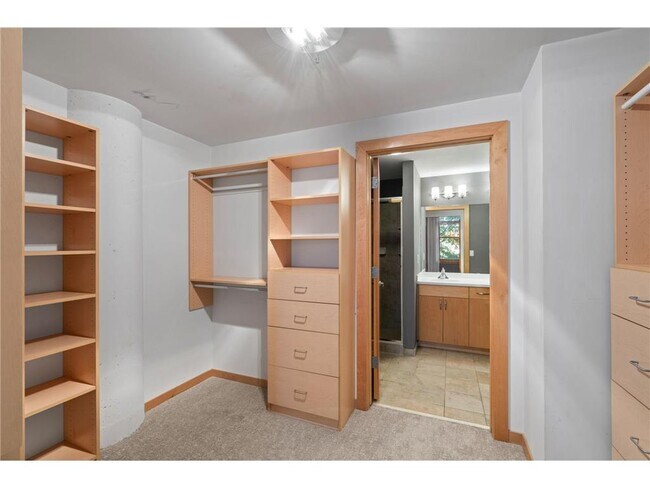 Building Photo - 401 N 2nd St