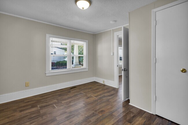 Building Photo - 607 1st Ave