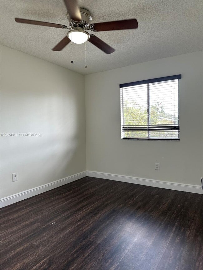 Building Photo - 65 NE 12th Ave