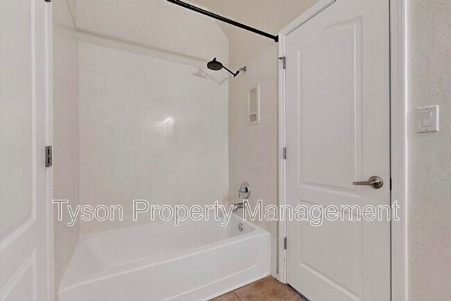Building Photo - 7124 Glyndon Trail NW