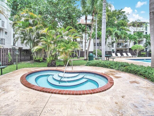 Building Photo - 6886 N Kendall Dr