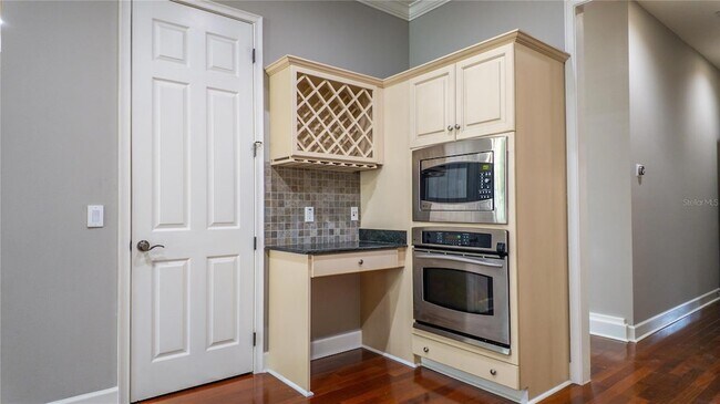 Building Photo - 617 SE 47th Loop