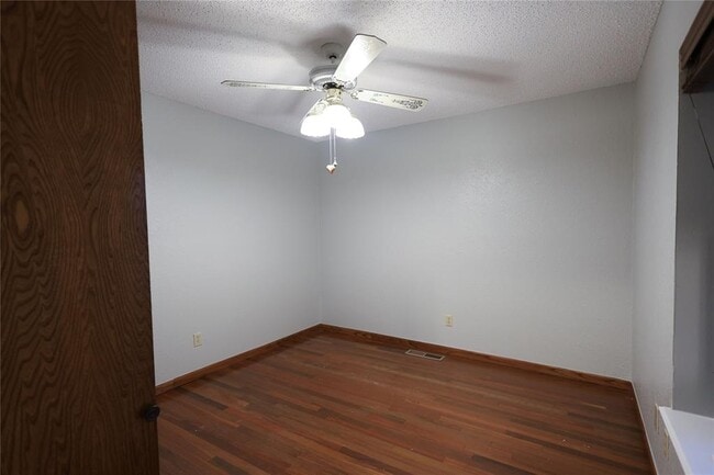 Building Photo - 722 Smalley Dr