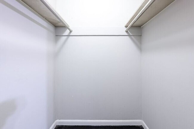 Building Photo - 1635 Line Cir