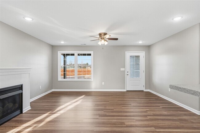 Building Photo - 15 Paislynne Ct