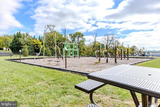 Building Photo - 171 Schyrock Dr