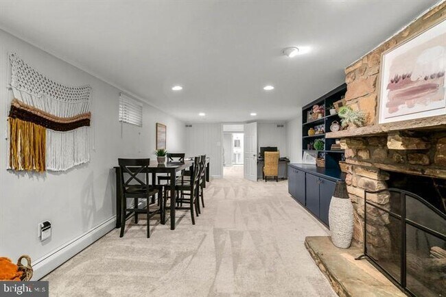 Building Photo - 15027 Braddock Rd