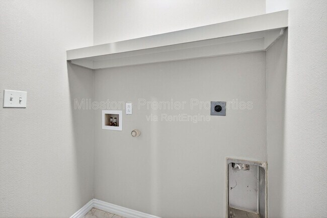 Building Photo - 2809 Peony Dr