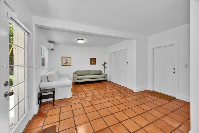 Building Photo - 410 Majorca Ave
