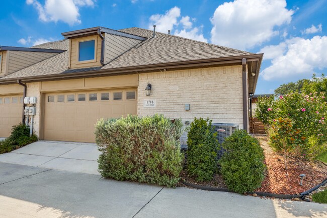 Building Photo - 1706 Goodfield Ln