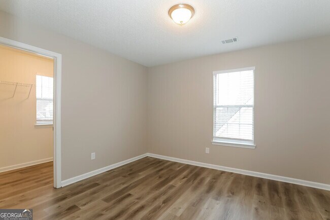Building Photo - 5713 Colonnade Dr