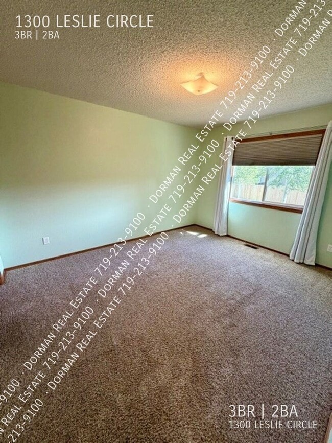 Building Photo - 1300 Leslie Cir