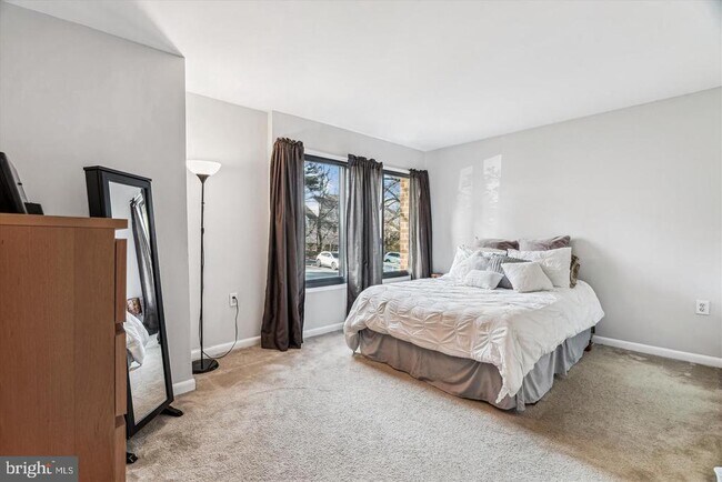 Building Photo - 15603 Dorset Rd