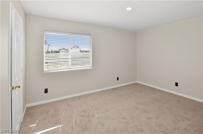 Building Photo - 747 Canyon Crest Dr