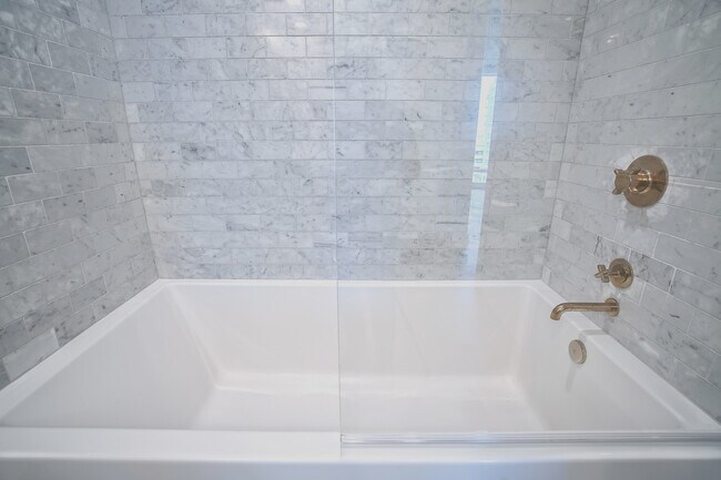 Building Photo - 401 Harrison St