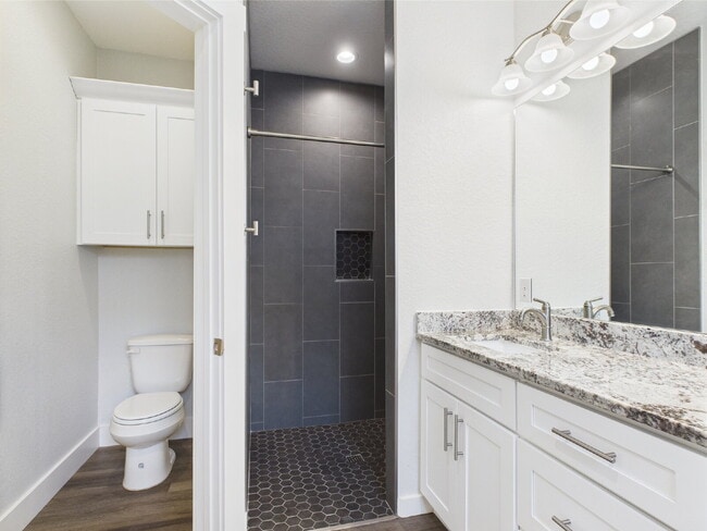 Building Photo - 3-Bed, 2-Bath Home in Fredericksburg – You...