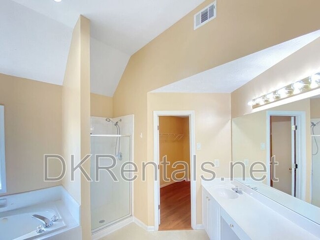 Building Photo - 1704 Riverlanding Cir