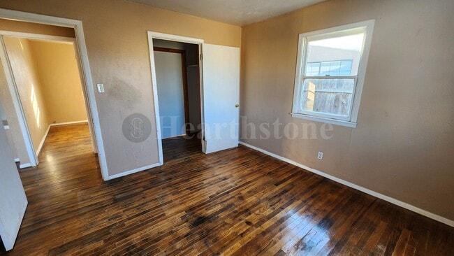 Building Photo - 1012 E Brazos St