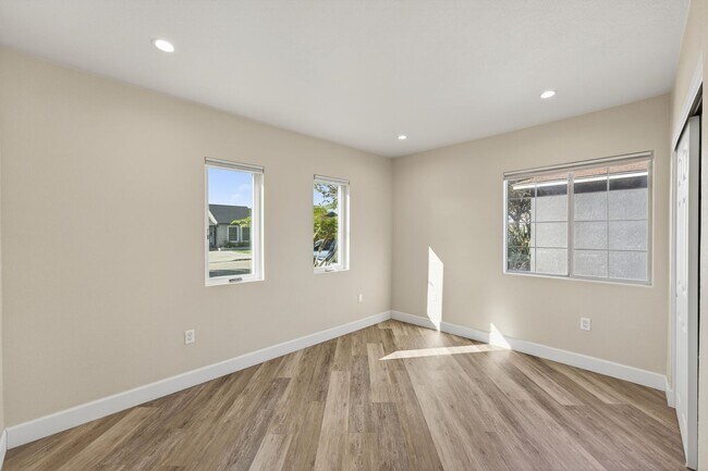 Building Photo - Beautifully Remodeled 3-Bedroom Home in Prime Lakewood Neighborhood