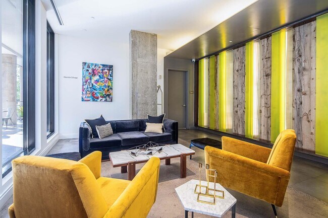 Building Photo - 148 1st St