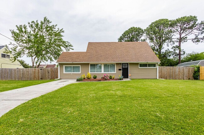 Building Photo - Norfolk Updated Home
