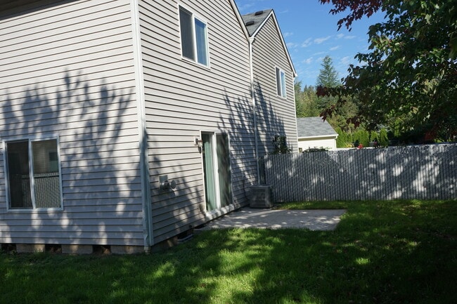 Building Photo - 3125 NE 118th Ave