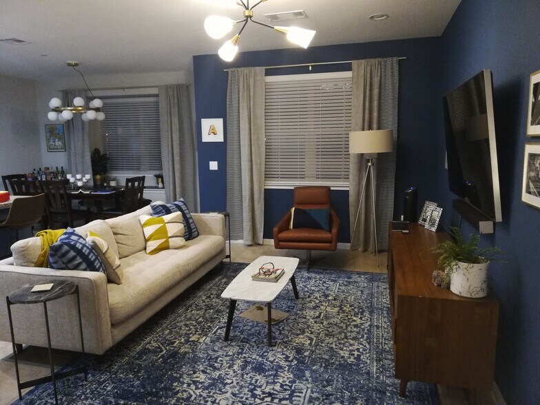 Building Photo - 2880 Donnell Dr