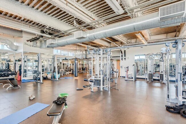 Building Photo - 150 E Robinson St