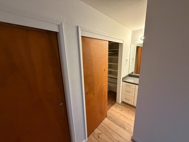 Building Photo - 154 44th Ave